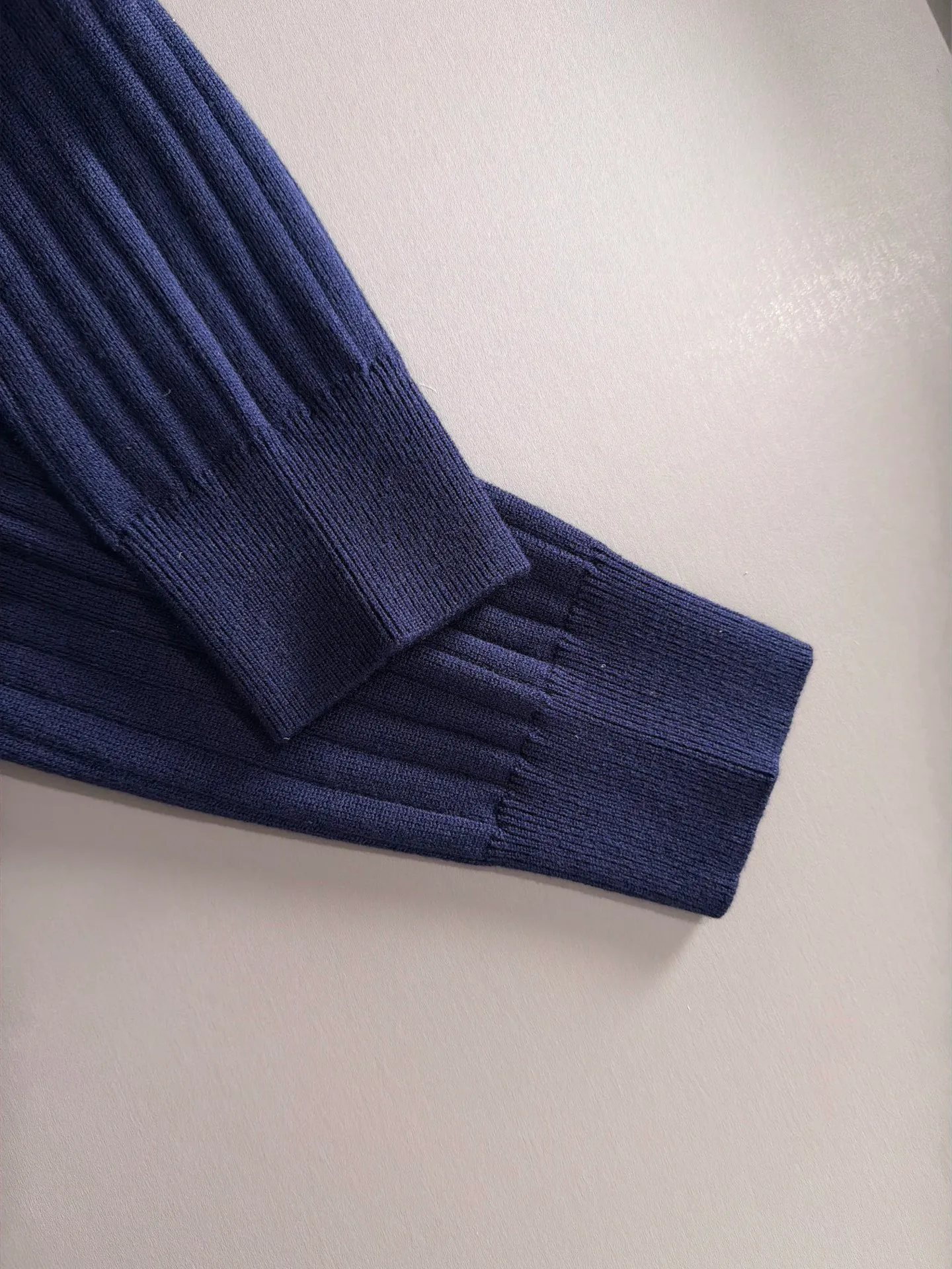 🛫🛫🛫High version Ralph Lauren 2026 autumn and winter New Arrival cardigan! High-quality imported fabrics and high-density knitting, Versatile sweaters are so handsome! Logo! More durable and less deformable. The counter version is a must-have for daily commuting. Light luxury. Premium products are simple, fashionable and elegant. Simple Versatile style does not look picky on the upper body. The upper body is stylish but not tight. Suitable for travel, leisure and other types of party occasions. Simple, neat and uncomplicated. Impeccable details. The design concept of brand elements embodies high quality. It feels delicate and soft and can be easily held in various styles. Classic fashion clothing, which is sought after every year, has become popular all over the world! ​Sizes:M-3XL